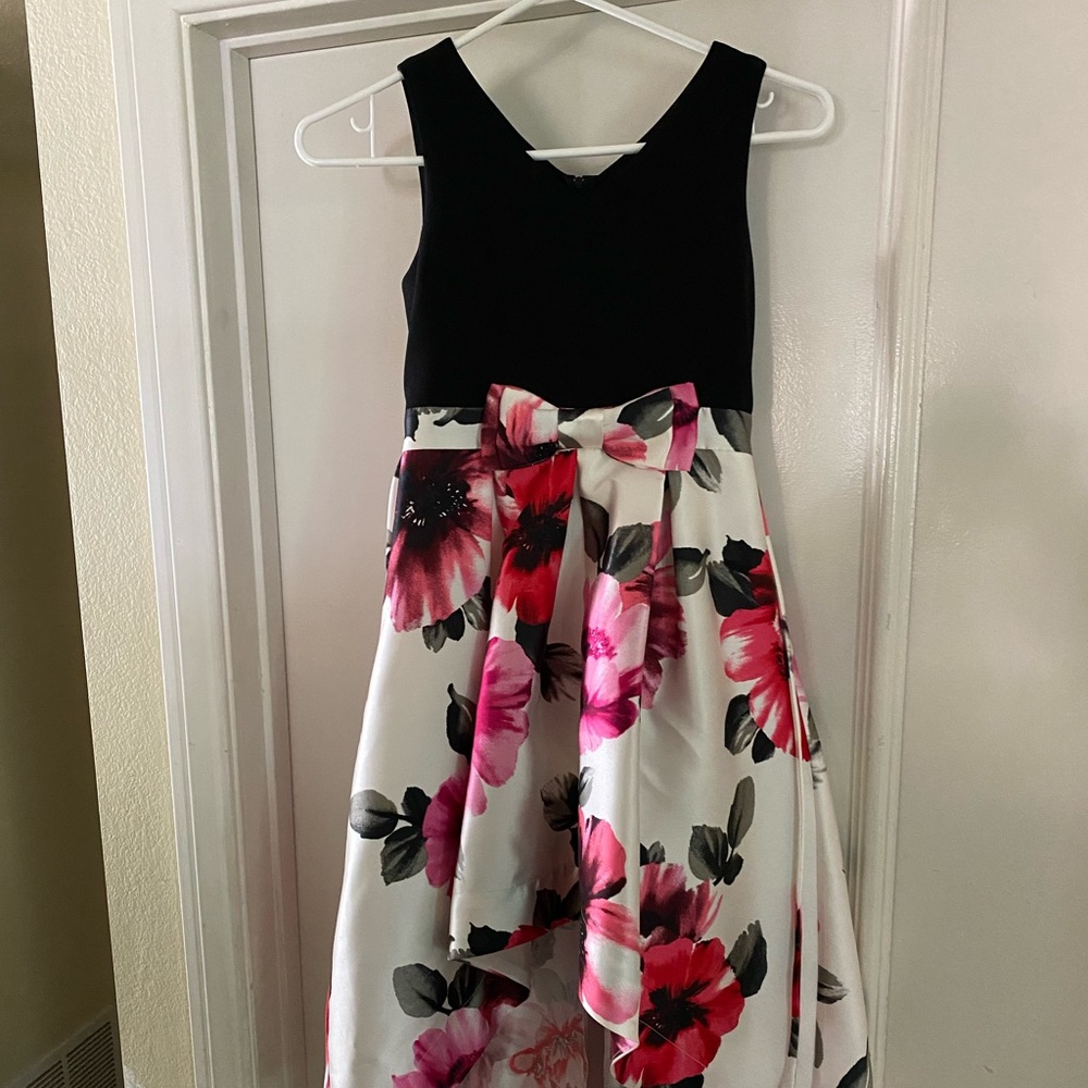 Darling girls dress. Prefect for the holidays. High low style size 8